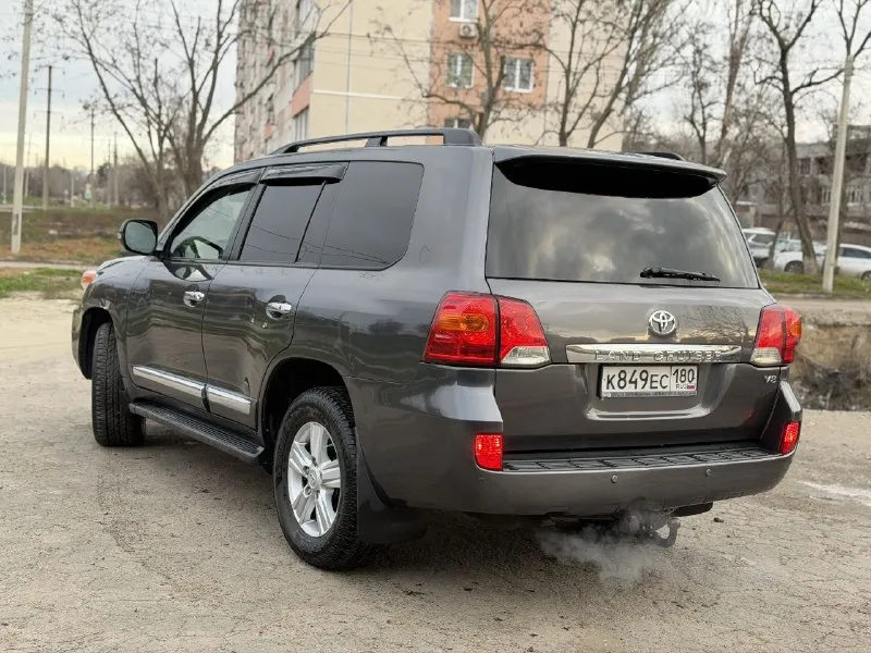 Land cruiser 200 2012 4.5 дизель 260 пробег 3 100 000 руб двигатель, коробка, пневмоподвеска работают без нареканий, отреставрирована рулевая рейка, новая резина, фаркоп, 7-ми местный, подогревы, обдувы сидений, собственник, оформление без проблем цена ниже рынка пока не продался интересующий автомобиль +79498202157 - фотография - 4