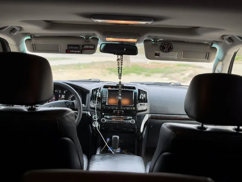 Land cruiser 200 2012 4.5 дизель 260 пробег 3 100 000 руб двигатель, коробка, пневмоподвеска работают без нареканий, отреставрирована рулевая рейка, новая резина, фаркоп, 7-ми местный, подогревы, обдувы сидений, собственник, оформление без проблем цена ниже рынка пока не продался интересующий автомобиль +79498202157 - фотография - 6