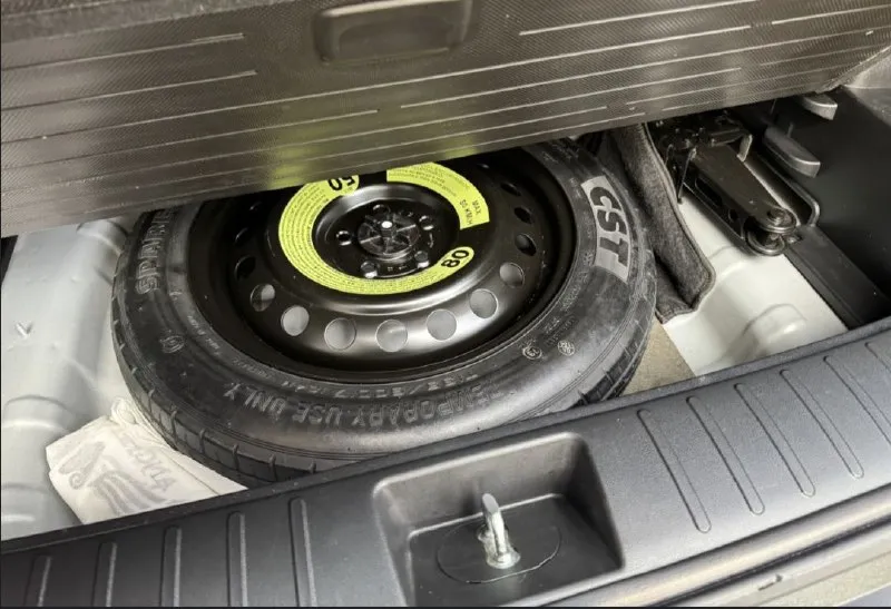 Продам hyundai tucson, 2021 г. пробег 97 тыс. официальное авто, первый владелец, без дтп и подкрасов, полный привод, максимальная led оптика, лед приборка, чёрный потолок, диски с новой зимней резиной michelin r18, ассистент удержания в полосе, распознавание дорожных знаков, слепые зоны, распознавание пешеходов и авто, car play, электробагажник и многое другое. установлен газ евро 4. машина на укр регистрации. ставится на рф учёт на 5 лет по прописке в новых регионах (днр, лнр, запорожская и херсонская область). всё вопросы по телефону. цена 2.7 млн. +79490203993 - фотография - 10