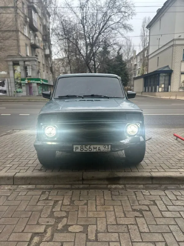 В продаже нива 2121 2000 год нива в отличном состоянии вид имеет сильный коробка 5 ступка мосты раздатка все работают литые диски с резиной ровные не бьют по трассе едет вибраций нет мотор тянет хорошо не дымит все в рабочем состоянии печка греет, поворотники стопы габариты ближний дальний раздатка понижайка все включается лед оптика вкруг тонировка в круг 5 даже лобовое хорошая музыка новая резина на титанах салон ковшы сидения очень удобные, стеклоподъемники, и другое осмотр макеевка по желанию могу пригнать куда нужно будет документы чистые без штрафов и запретов смотреть город макеевка цена 250 000 в продаже 2 нивы есть тел +7 (949) 638-01-13 - фотография - 6