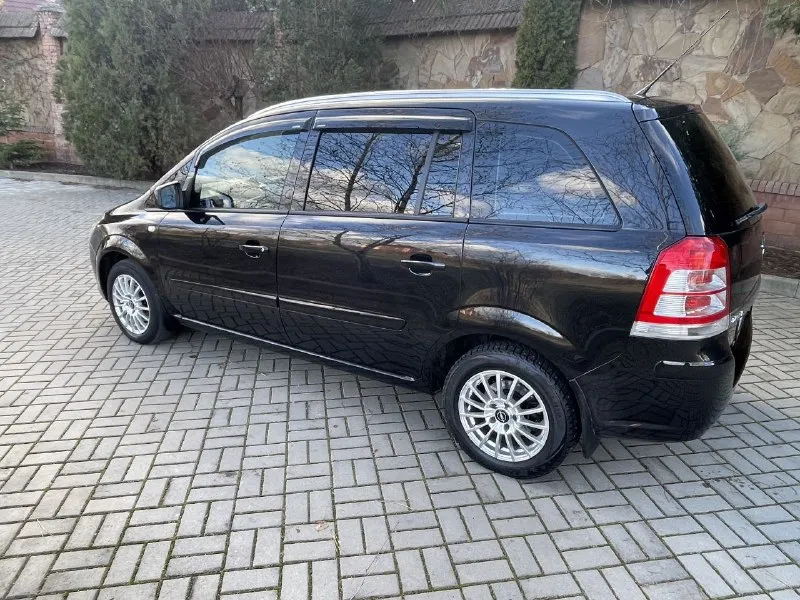 Продаю opel зафира б год выпуска 2013 состояние автомобиля отличное технически автомобиль в идеальном состоянии вложение абсолютно не требует не каких! все (т-о)проводились вовремя по регламенту кузов без гнили ржавчин вмятин автомобиль очень бережной эксплуатации!гаражного хранения в дтп автомобиль. некогда не участвовал салон трансформер вместительный 7-местный чистый, очень ухоженный, не прокуренный !!! комплектация двигатель 1.8 кппмеханика климат контроль электроусилитель руля подогрев сидений подогрев. зеркал. электро омыватель фар. электро складывание зеркал электро настройка зеркал корректор фар. противотуманные фары мульти руль. круиз-контроль. датчик света, датчик дождя. сигнализация центральный замок 2 комплекта ключей все сервисные книги чеки (abs)анти букс подушки безопасности акустика 8 динамиков титановые диски новая зимняя+летняя резина фото и описание соответствует автомобилю на 100%! просмотр город донецк будённовский рай 📲 tg: @aaa20001503 📞 звоните: +7(949)5095914 - фотография - 7