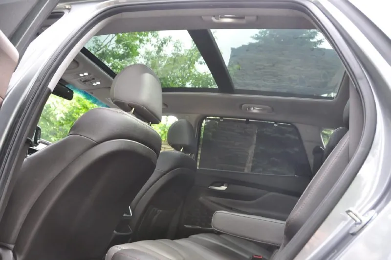 Hyundai santa fe 2018, двигатель 2.0 турбобензин, пробег 136т. км. привод полный. комплектация: -проекция лобового - автоматический дальный свет; - электроподогрев боковых зеркал; -обогрев руля - электропривод, вентиляция и подогрев передних сидений; - подогрев задних сидений, -электростеклоподъемники; - электропривод багажника; - раздельный климат-контроль; - камеры 360; - задние парктроники; - система предупреждения от столкновения; - система контроля удержания в полосе; - адаптивный круиз-контроль; - панорамная крыша; - перфорированная обивка сидений из натуральной кожи; - премиальная аудио-система infinity; - шторки на стеклах задних дверей; бережная эксплуатация. хранение в гараже. своевременное обслуживание. 2 900 000₽ тел +79493641611, +79493391175 📞 звоните: +7(949)3641611 - фотография - 5