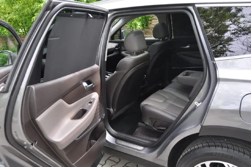 Hyundai santa fe 2018, двигатель 2.0 турбобензин, пробег 136т. км. привод полный. комплектация: -проекция лобового - автоматический дальный свет; - электроподогрев боковых зеркал; -обогрев руля - электропривод, вентиляция и подогрев передних сидений; - подогрев задних сидений, -электростеклоподъемники; - электропривод багажника; - раздельный климат-контроль; - камеры 360; - задние парктроники; - система предупреждения от столкновения; - система контроля удержания в полосе; - адаптивный круиз-контроль; - панорамная крыша; - перфорированная обивка сидений из натуральной кожи; - премиальная аудио-система infinity; - шторки на стеклах задних дверей; бережная эксплуатация. хранение в гараже. своевременное обслуживание. 2 900 000₽ тел +79493641611, +79493391175 📞 звоните: +7(949)3641611 - фотография - 7