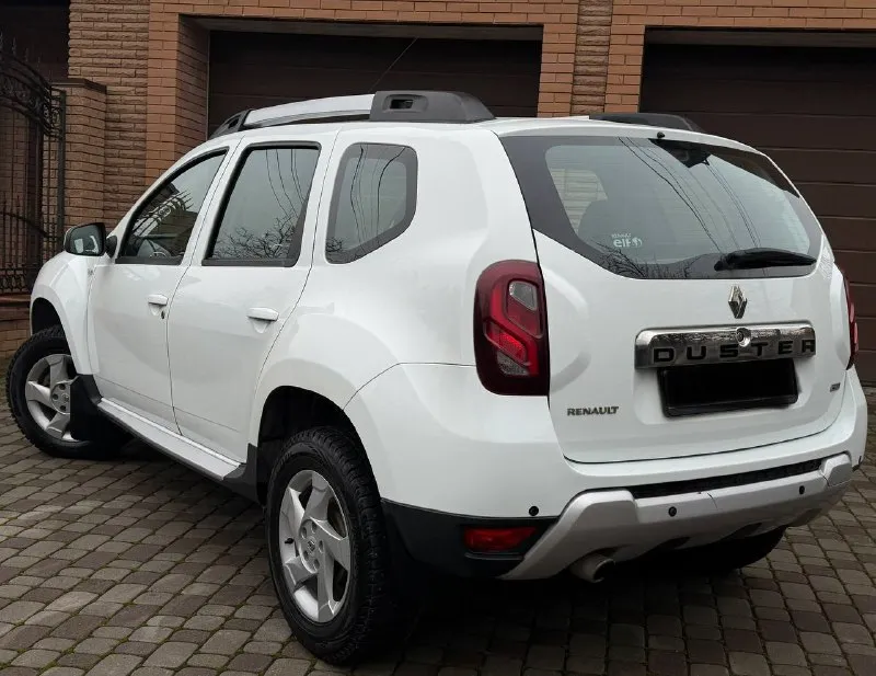 Продаю renault duster 2018 год пробег 137.000 объем двигателя 2.0 механика 6 ступка полный привод ! состояния идеальное в родном окрасе без дтп все стекла родные готов на любые проверки авто без запретов, залогов и штрафов за машиной очень ухаживали есть все необходимое для комфортного вождения. салон чистый, ухоженный комплектация, подогрев стекол, стеклоподъемники, кондиционер, мульти руль, bluetooth, подогрев сидений в машине есть все для удобства цена 1.070.000 +79495278015 - фотография - 4