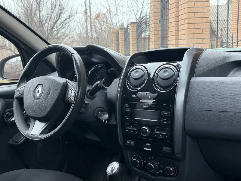 Продаю renault duster 2018 год пробег 137.000 объем двигателя 2.0 механика 6 ступка полный привод ! состояния идеальное в родном окрасе без дтп все стекла родные готов на любые проверки авто без запретов, залогов и штрафов за машиной очень ухаживали есть все необходимое для комфортного вождения. салон чистый, ухоженный комплектация, подогрев стекол, стеклоподъемники, кондиционер, мульти руль, bluetooth, подогрев сидений в машине есть все для удобства цена 1.070.000 +79495278015 - фотография - 8