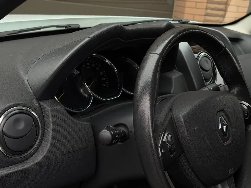 Продаю renault duster 2018 год пробег 137.000 объем двигателя 2.0 механика 6 ступка полный привод ! состояния идеальное в родном окрасе без дтп все стекла родные готов на любые проверки авто без запретов, залогов и штрафов за машиной очень ухаживали есть все необходимое для комфортного вождения. салон чистый, ухоженный комплектация, подогрев стекол, стеклоподъемники, кондиционер, мульти руль, bluetooth, подогрев сидений в машине есть все для удобства цена 1.070.000 +79495278015 - фотография - 9