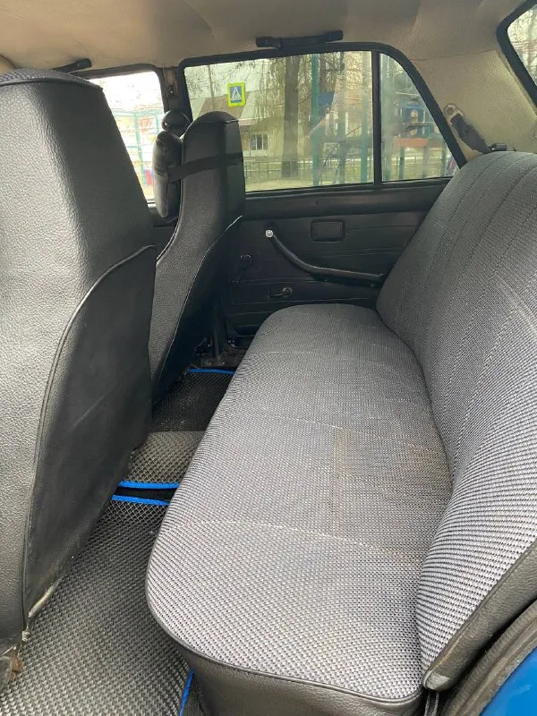 Продам 2107, 2006 года выпуска, инжектор, техническая часть на отлично, машина не гнилая, дно пороги в идеале, кузов так же ровный, есть сколы и незначительные притёртости в силу возраста. музыка, сигнализация, двигатель работает ровно, запускается в любой мороз. осмотр г. донецк (донецк-сити). цена 210.000 тысяч рублей. торг после осмотра. +79494410951 +79003019455 - фотография - 10