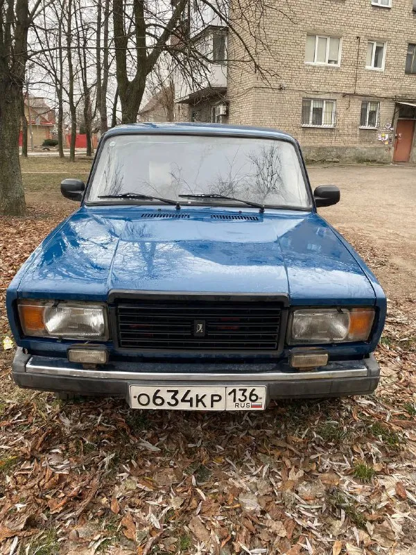 Продам 2107, 2006 года выпуска, инжектор, техническая часть на отлично, машина не гнилая, дно пороги в идеале, кузов так же ровный, есть сколы и незначительные притёртости в силу возраста. музыка, сигнализация, двигатель работает ровно, запускается в любой мороз. осмотр г. донецк (донецк-сити). цена 210.000 тысяч рублей. торг после осмотра. +79494410951 +79003019455 - фотография - 2