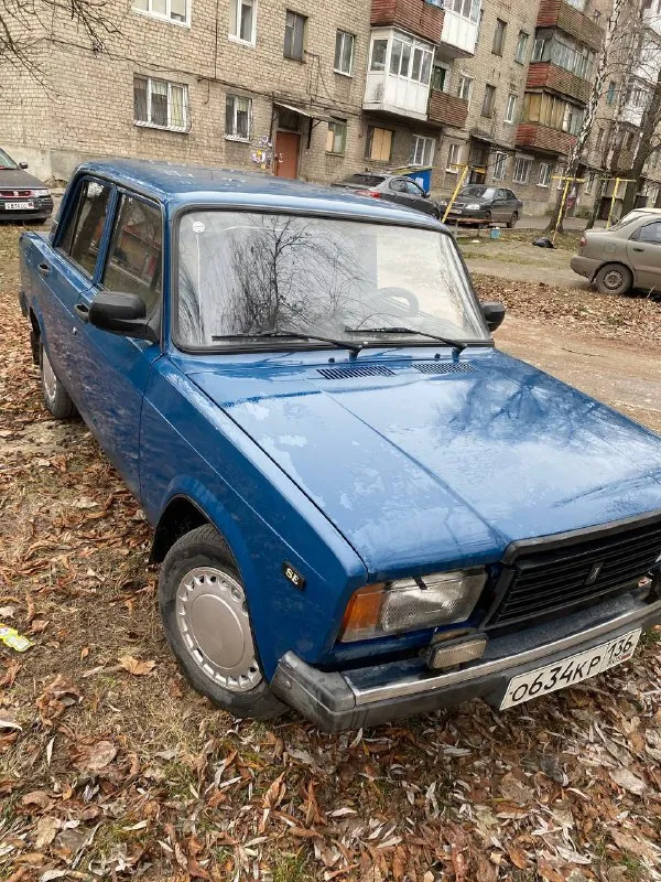 Продам 2107, 2006 года выпуска, инжектор, техническая часть на отлично, машина не гнилая, дно пороги в идеале, кузов так же ровный, есть сколы и незначительные притёртости в силу возраста. музыка, сигнализация, двигатель работает ровно, запускается в любой мороз. осмотр г. донецк (донецк-сити). цена 210.000 тысяч рублей. торг после осмотра. +79494410951 +79003019455 - фотография - 5