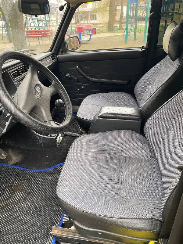 Продам 2107, 2006 года выпуска, инжектор, техническая часть на отлично, машина не гнилая, дно пороги в идеале, кузов так же ровный, есть сколы и незначительные притёртости в силу возраста. музыка, сигнализация, двигатель работает ровно, запускается в любой мороз. осмотр г. донецк (донецк-сити). цена 210.000 тысяч рублей. торг после осмотра. +79494410951 +79003019455 - фотография - 7