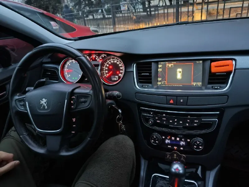 Продам peugeot 508. 2015 г рестайлинг в хорошем состоянии 1.6 расход 6.3л по городу автомат - 6ст пробег 250.543 км понарама, спутниковая навигация климат контроль, круиз, подрулевые липистки, датчик давления шин, датчик света, дождя, светодиодная оптика два комплекта колёс bridgestone почти новые. машина полность исправна: поставил акамулятор новый, новые форсунки +тнвд. четыре аморта + пружины-новые +помпа и ремень грм цена 950.000₽ тел +7 949 324-16-24 📞 звоните: +7(949)3241624 - фотография - 6