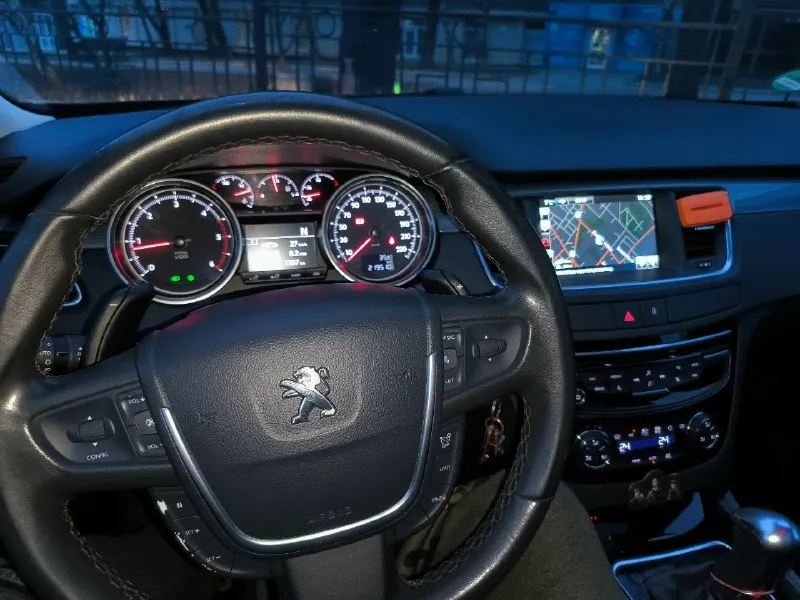 Продам peugeot 508. 2015 г рестайлинг в хорошем состоянии 1.6 расход 6.3л по городу автомат - 6ст пробег 250.543 км понарама, спутниковая навигация климат контроль, круиз, подрулевые липистки, датчик давления шин, датчик света, дождя, светодиодная оптика два комплекта колёс bridgestone почти новые. машина полность исправна: поставил акамулятор новый, новые форсунки +тнвд. четыре аморта + пружины-новые +помпа и ремень грм цена 950.000₽ тел +7 949 324-16-24 📞 звоните: +7(949)3241624 - фотография - 7
