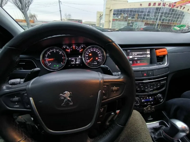 Продам peugeot 508. 2015 г рестайлинг в хорошем состоянии 1.6 расход 6.3л по городу автомат - 6ст пробег 250.543 км понарама, спутниковая навигация климат контроль, круиз, подрулевые липистки, датчик давления шин, датчик света, дождя, светодиодная оптика два комплекта колёс bridgestone почти новые. машина полность исправна: поставил акамулятор новый, новые форсунки +тнвд. четыре аморта + пружины-новые +помпа и ремень грм цена 950.000₽ тел +7 949 324-16-24 📞 звоните: +7(949)3241624 - фотография - 8
