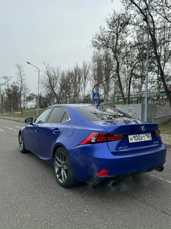 Продам lexus is250. 2014г. официал, не привезенный. состояние отличное. по тех. части без посторонних шумов, течей и т. д. мотор 2.5 v6 атмосферный ( 208 л. с. ) вечный. акпп ( обычный 6ст. автомат) работают полностью в штатном режиме без изъянов. вид очень красивый. цвет шикарный. машина живая, не высаженная. из последнего то. тормоза в круг заменены. свечи оригинал ! втулки, стойки стабилизаторов ( так же оригинал ) большие центральные сайлентблоки ( оригинал ). два комплекта колес на дисках ( лето на японской ковки после покраски, выглядит очень красиво, из потока выделяется среди серой массы. зима на оригинальных заводских. птс оригинал, 2 владельца, второй я. продажа с переоформлением. пробег 240т. км. ( 80% трасса ) не отмотанный, не откорректированный. салон в отличном состоянии, не затертый, не помятый. потолок, черная алькантара. комплектация f sport. окрасы есть. без жести и чего-то критичного. любые проверки на сервисе приветствуются. машина более чем живая и 📞 звоните: +7(949)4459331 - фотография - 2