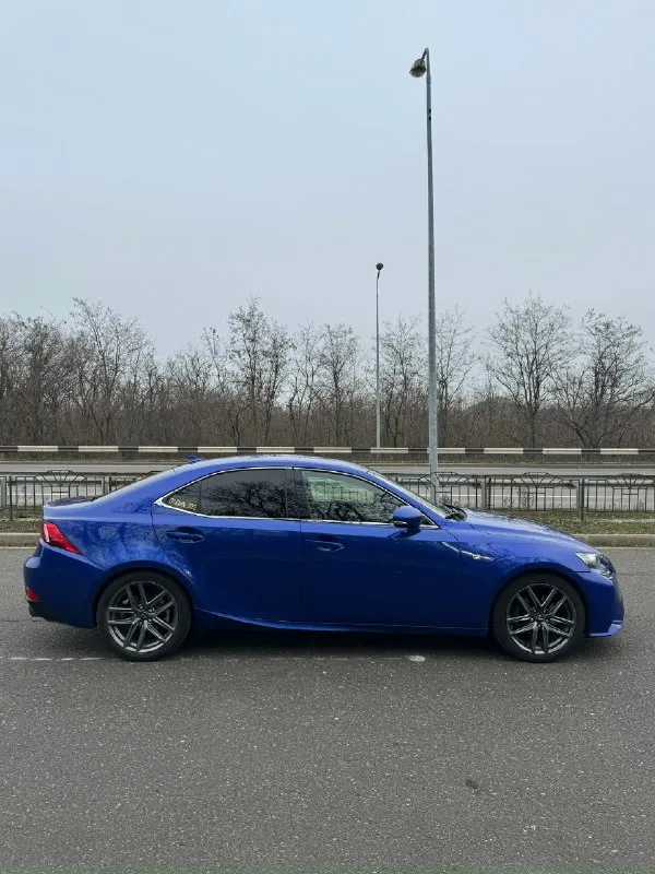 Продам lexus is250. 2014г. официал, не привезенный. состояние отличное. по тех. части без посторонних шумов, течей и т. д. мотор 2.5 v6 атмосферный ( 208 л. с. ) вечный. акпп ( обычный 6ст. автомат) работают полностью в штатном режиме без изъянов. вид очень красивый. цвет шикарный. машина живая, не высаженная. из последнего то. тормоза в круг заменены. свечи оригинал ! втулки, стойки стабилизаторов ( так же оригинал ) большие центральные сайлентблоки ( оригинал ). два комплекта колес на дисках ( лето на японской ковки после покраски, выглядит очень красиво, из потока выделяется среди серой массы. зима на оригинальных заводских. птс оригинал, 2 владельца, второй я. продажа с переоформлением. пробег 240т. км. ( 80% трасса ) не отмотанный, не откорректированный. салон в отличном состоянии, не затертый, не помятый. потолок, черная алькантара. комплектация f sport. окрасы есть. без жести и чего-то критичного. любые проверки на сервисе приветствуются. машина более чем живая и 📞 звоните: +7(949)4459331 - фотография - 4