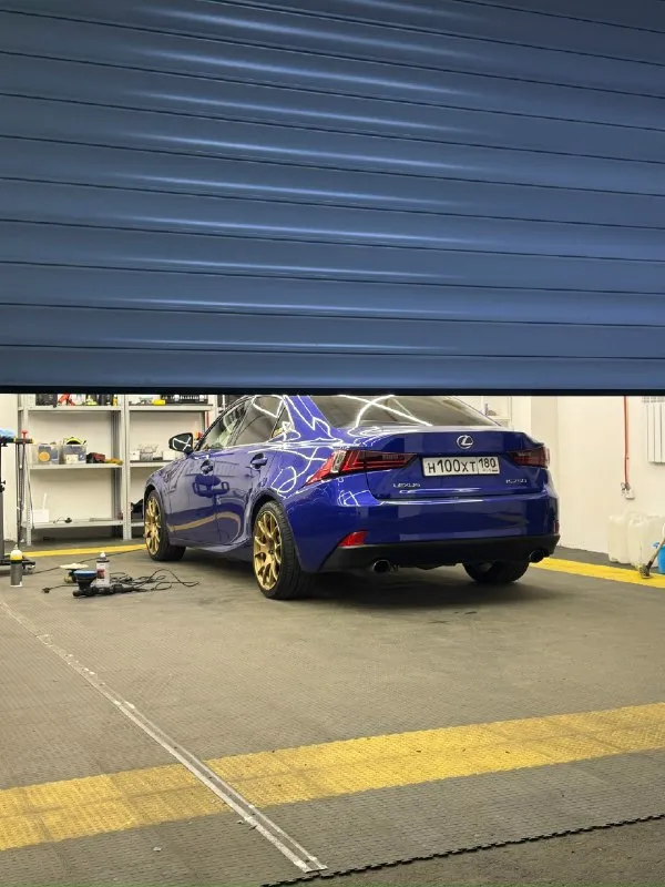 Продам lexus is250. 2014г. официал, не привезенный. состояние отличное. по тех. части без посторонних шумов, течей и т. д. мотор 2.5 v6 атмосферный ( 208 л. с. ) вечный. акпп ( обычный 6ст. автомат) работают полностью в штатном режиме без изъянов. вид очень красивый. цвет шикарный. машина живая, не высаженная. из последнего то. тормоза в круг заменены. свечи оригинал ! втулки, стойки стабилизаторов ( так же оригинал ) большие центральные сайлентблоки ( оригинал ). два комплекта колес на дисках ( лето на японской ковки после покраски, выглядит очень красиво, из потока выделяется среди серой массы. зима на оригинальных заводских. птс оригинал, 2 владельца, второй я. продажа с переоформлением. пробег 240т. км. ( 80% трасса ) не отмотанный, не откорректированный. салон в отличном состоянии, не затертый, не помятый. потолок, черная алькантара. комплектация f sport. окрасы есть. без жести и чего-то критичного. любые проверки на сервисе приветствуются. машина более чем живая и 📞 звоните: +7(949)4459331 - фотография - 9