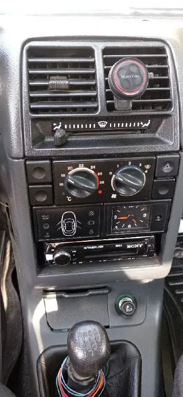 Продам ваз 2110, 2006г. пробег 282000км. объем 1,6л. 8клапанов( клапана не гнет). стекла все заводские, передние стеклоподъёмники с доводчиками, сигнализация и центральный замок( два брелка), лэд противотуманки и ближний свет, зеркала с повторителями поворотов, салон чистый, газ никогда не стоял, 2 хозяина. дно и бордюры обработаны, машина обезшумлена. компрессия во всех 4-х цилиндрах 12!. сел и поехал, никаких вложений не нужно. стоит экономная прошивка, расход по трассе 5,5-6л. новая зимняя резина. цена: 310000 торг. +79493608958 📞 звоните: +7(949)3608958 - фотография - 4