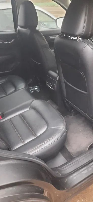 Mazda cx - 5 skyactiv technology год выпуска: 2018 объём двигателя: 2.5 коробка передач: автомат пробег: 92 тыс км привод: полный цена: 2 600 000₽ торг автомобиль находится в алчевске диски: r 19 адаптивный круиз контроль (авто держит дистанцию до в переди идущего авто). адаптивный радар ( распознавание дорожных знаков на дороге, и удержание полосы). проекция на лобовое стекло. адаптивный свет ( при повороте руля поворачивается фара. при обнаружении встречного автомобиля включается или выключается дальний свет). кожаный салон. 2 комплекта резины. владею автомобилем 1.7года. jm3kfbdm2j0430248 +79591067007 📞 звоните: +7(959)1067007 - фотография - 4