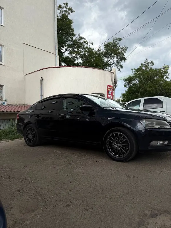 Volkswagen passat b7 2011 ✅полный электра пакет ✅обогрев всего кроме руля, задних сидений ✅климат контроль ✅передний привод ✅механика 6-ступка ✅1,4 турбо ✅ летнее резина в комплекте, без дисков. зимняя резина на штампах. ✅мотор после капиталки, новая турбина. ✅состояние хорошее для этого года. ✅список всех работ по машине при встрече. денег не жалел, пытался все и сразу устранять. ✅ вместо штатной магнитолы, стоит андроид, камера заднего вида присутствует. ✅собственник 1,1🍋 +79496454318 телеграмм на этом номере г мариуполь - фотография - 4