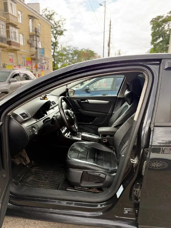Volkswagen passat b7 2011 ✅полный электра пакет ✅обогрев всего кроме руля, задних сидений ✅климат контроль ✅передний привод ✅механика 6-ступка ✅1,4 турбо ✅ летнее резина в комплекте, без дисков. зимняя резина на штампах. ✅мотор после капиталки, новая турбина. ✅состояние хорошее для этого года. ✅список всех работ по машине при встрече. денег не жалел, пытался все и сразу устранять. ✅ вместо штатной магнитолы, стоит андроид, камера заднего вида присутствует. ✅собственник 1,1🍋 +79496454318 телеграмм на этом номере г мариуполь - фотография - 5
