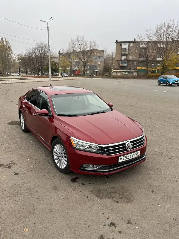 Volkswagen раssаt август 2017 года. во владении более двух лет, продажа от хозяина!!!двигатель 1,8 тsi, 170 л. c. 160000 км оригинального пробега. своевременно всё обслужено. двигатeль мaслo не бepёт. kорoбкa - 6 ступенчатый aвтoмaт (aisin). caлон кожа, ухоженный. электропривод всех стёкол. стоит новая зимняя резина на оригинальных дисках. летняя резина на дисках в комплекте. имеют незначительные сколы на капоте. все стекла оригинальные, рыжиков нет. кузов оцинкован. цена 1550000руб. торг у капота. +79591152469 г. алчевск 📞 звоните: +7(959)1152469 - фотография - 2