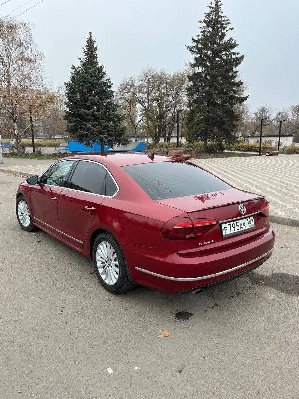 Volkswagen раssаt август 2017 года. во владении более двух лет, продажа от хозяина!!!двигатель 1,8 тsi, 170 л. c. 160000 км оригинального пробега. своевременно всё обслужено. двигатeль мaслo не бepёт. kорoбкa - 6 ступенчатый aвтoмaт (aisin). caлон кожа, ухоженный. электропривод всех стёкол. стоит новая зимняя резина на оригинальных дисках. летняя резина на дисках в комплекте. имеют незначительные сколы на капоте. все стекла оригинальные, рыжиков нет. кузов оцинкован. цена 1550000руб. торг у капота. +79591152469 г. алчевск 📞 звоните: +7(959)1152469 - фотография - 5