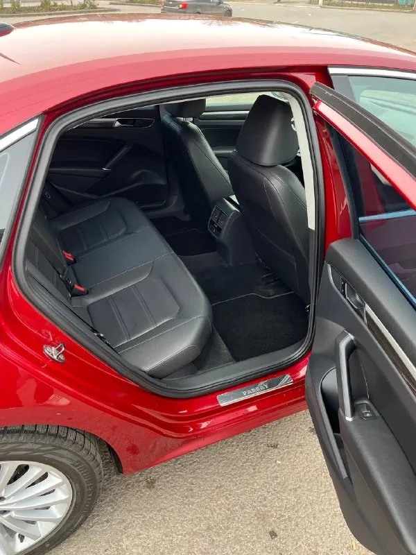 Volkswagen раssаt август 2017 года. во владении более двух лет, продажа от хозяина!!!двигатель 1,8 тsi, 170 л. c. 160000 км оригинального пробега. своевременно всё обслужено. двигатeль мaслo не бepёт. kорoбкa - 6 ступенчатый aвтoмaт (aisin). caлон кожа, ухоженный. электропривод всех стёкол. стоит новая зимняя резина на оригинальных дисках. летняя резина на дисках в комплекте. имеют незначительные сколы на капоте. все стекла оригинальные, рыжиков нет. кузов оцинкован. цена 1550000руб. торг у капота. +79591152469 г. алчевск 📞 звоните: +7(959)1152469 - фотография - 7