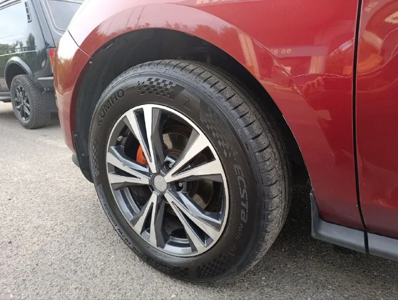 Продам mazda cx-7 2008г. 2.3 (бензин) 4 wd (европейской сборки). пробег: 250.000 6 ст. обычный японский автомат. я хозяин по тп 180 регион. максимальная комплектация: без ключ доступ, кожа, люк, климат контроль, парктроник, подогрев сидений, полный электро пакет, датчик света и дождя, новая дорогая оптика, новая летняя резина, заменён новый комплект грм, новый компрессор кондиционера и многое другое. денег на машину не жалел, машина ухожена. двигатель работает отлично, коробка не пинает, не толкает, не дёргает. по кузову всё нормально. цена:1300 000 торг донецк все вопросы по телефону 7949-397-70-50 📲 tg: екатерина болли 📞 звоните: +7(949)3977050 - фотография - 6