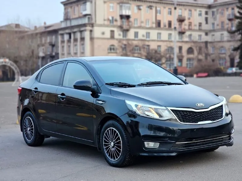 Продам kia rio 3 рестайлинг 2015г 1 хозяин пробег 160т. двигатель 1,6 кпп-6 ступенчатый авто в отличном состоянии без каких либо вложений!в родном окрасе! комплектации:подогрев (сидений, лобового, подогрев руля)стекло подъемники с доводчиками, мульти руль, кондиционер, заводская музыка, сигнализация с автозапуском!установлены передние тормозной диски перфорированный pro-line premium автомобиль полностью обслужен двигатель коробка работает на 5+ ходовая часть вся обслужена!!!литые новые диски r16 с резиной! два комплекта резины и дисков! два ключа! г. алчевск цена 940.000₽ торг/обмен все вопросы по тел!! +7(959)107-43-07 +7(959)262-43-42 telegram whatsapp 📞 звоните: +7(959)1074307 - фотография - 2