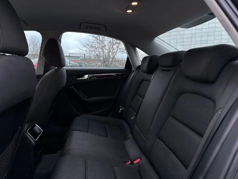 Audi a4 2008 1.8 at 250.000 км. в продаже немецкая легенда, общее состояние хорошее! для своих лет можно сказать отлично! начнем с мотора- работает тихо ровно, едет шикарно. по коробке вопрос нет, переключает как нужно по кузову вся ровная и красивая! есть крашенные элементы, машина не билась, автотека зелёная, пробег подтвержден. шпаклевки нет! по салону в хорошем состоянии, подогревы работают, климат справляется отлично. стоит музыка harman kardon. по ходовой она вся меняна, не стучит не гремит. ограничений нет, переоформление спокойно! за авто прошу 900.000 рублей. торг у капота +7 (978) 459-85-60 📞 звоните: +7(978)4598560 - фотография - 5