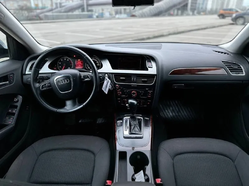 Audi a4 2008 1.8 at 250.000 км. в продаже немецкая легенда, общее состояние хорошее! для своих лет можно сказать отлично! начнем с мотора- работает тихо ровно, едет шикарно. по коробке вопрос нет, переключает как нужно по кузову вся ровная и красивая! есть крашенные элементы, машина не билась, автотека зелёная, пробег подтвержден. шпаклевки нет! по салону в хорошем состоянии, подогревы работают, климат справляется отлично. стоит музыка harman kardon. по ходовой она вся меняна, не стучит не гремит. ограничений нет, переоформление спокойно! за авто прошу 900.000 рублей. торг у капота +7 (978) 459-85-60 📞 звоните: +7(978)4598560 - фотография - 7