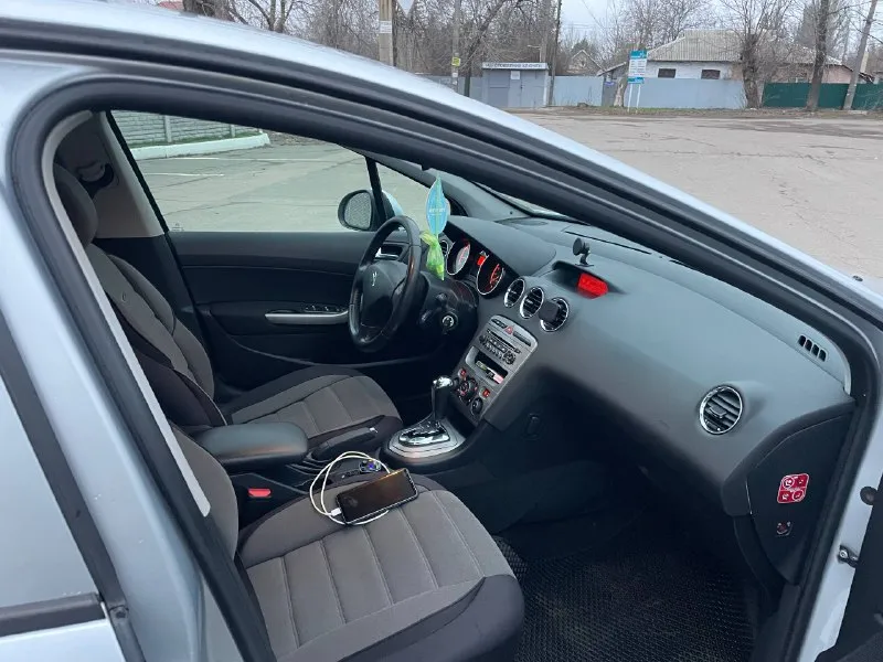 Всем привет продам peugeot 408 2013 год в хорошем состоянии по ходовой части всё хорошо двигатель отлично работает 1.6 автомат коробка листает чётко без каких либо пинков двух зонный климат контроль авто в хорошей комплектации хорошая и качественная аудио система всё работает пробег 287000 цена авто 600.000р торг есть звонить по номеру +79490768902 📲 tg: @king_moscow_9999 📞 звоните: +7(949)0768902 - фотография - 10
