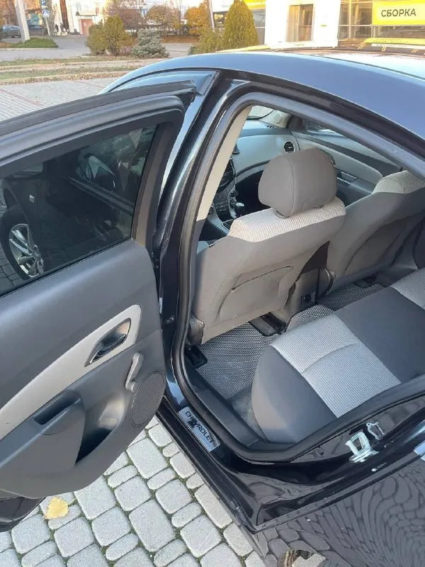 Шевроле круз 2010г с родным пробегом 97тыс (подтверждают записи в автотеке) машина в состоянии новой цена 920тыс. 💰 самый надежный двигатель 1.6 с механической коробкой передач машина полностью обслужена и вложений не требует мотор работает тихо кузов в отличнейшем состоянии в родной краске за исключением 2 элементов все стекла родные, лобовое без сколов камера заднего вида, передние и задние парктроники замена грм была на пробеге 70тыс. от машины не избавляюсь покажу в любое удобное время также могу предоставить отчет автотеки с документами порядок, учет на мне, 180 регион, могу присутствовать при переоформлении +79781030605 +79495506978 г. донецк - фотография - 8