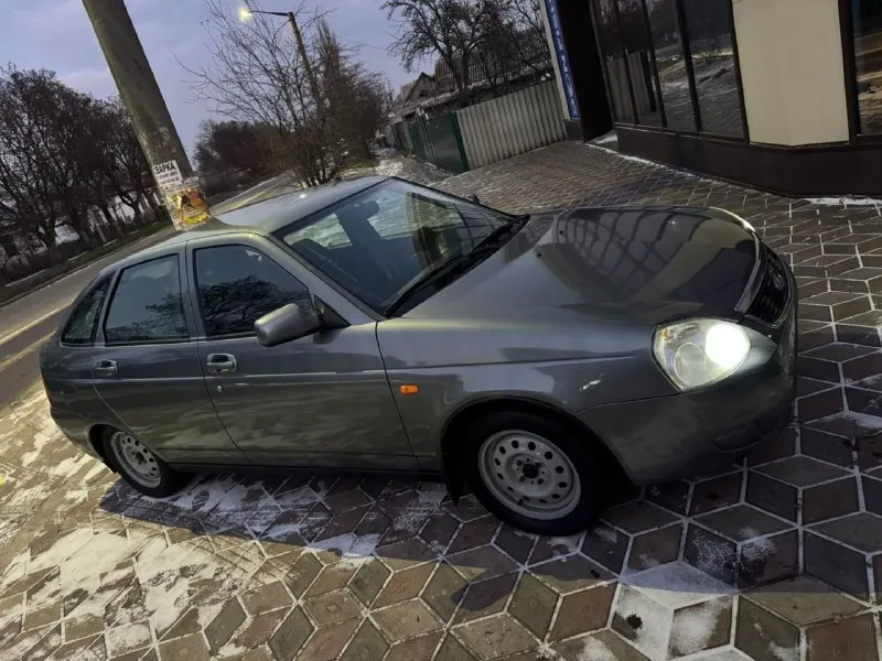 🚘продам!!!🚘 автомобиль лада приора 2010 год! ❄кондиционер! система аbs! стекло подъемника-2! электро-усилитель руля! электро-привод зеркал! аудио система ! сигнализация 2 стороняя колеса-2 комплекта зима/лето мотор 1,6 ( 16 клапаный) обешумлен весь кузов! авто в очень хорошем состоянии! без гнили и ржавчены! мотор, ходовая, коробка в идеале!!! электрика вся исправна! 📑документы в порядке! 👀осмотр г. харцызк 💵 385тыс руб ☎тел +7949-864-30-45 телеграмм +7952-580-76-27 - фотография - 2