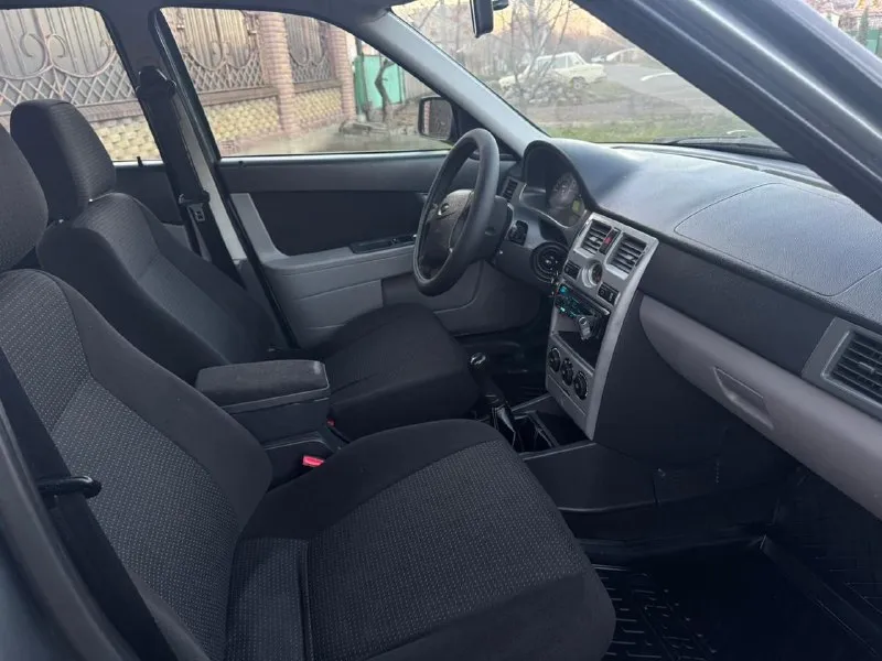 🚘продам!!!🚘 автомобиль лада приора 2010 год! ❄кондиционер! система аbs! стекло подъемника-2! электро-усилитель руля! электро-привод зеркал! аудио система ! сигнализация 2 стороняя колеса-2 комплекта зима/лето мотор 1,6 ( 16 клапаный) обешумлен весь кузов! авто в очень хорошем состоянии! без гнили и ржавчены! мотор, ходовая, коробка в идеале!!! электрика вся исправна! 📑документы в порядке! 👀осмотр г. харцызк 💵 385тыс руб ☎тел +7949-864-30-45 телеграмм +7952-580-76-27 - фотография - 7