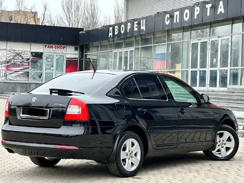 Skoda octavia a5 рестайлинг 1.8t на обычном автомате asin! автомобиль в идеальном состоянии, по другому не напишешь, так как автомобиль обслужен до мелочей абсолютно, двигатель 1.8t в паре с 6 ступенчатым автоматом, самая лучшая связка! год 2012г, комплектация максимальная! подогрев всех сидений! мульти руль, круиз контроль, сигнализация starlina автозапуск с ключа! что хорошо в зимнее время)) климат контроль, складывание зеркал, и многое другое! по ходовой нечего не стучит не гремит, пробег родной 177тыс, км все подтверждено, своими словами тот кто купит останется доволен, с документами полностью порядок! цена 🍋1.080тыс₽ звоните +7949-551-68-75 📲 tg: n.77 📞 звоните: +7(949)5516875 - фотография - 5
