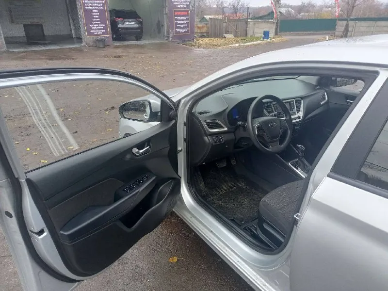 Продаю hyundai solaris (хюндай солярис), 2021 г. в.. пробег 97000 км, один владелец. ничего делать не нужно. полностью обслужена. акпп. катализатор отшит, прошита. без дтп, стекла + полностью родной. цена 1,570 млн. (небольшой торг) +7 949 367 8419 - фотография - 4