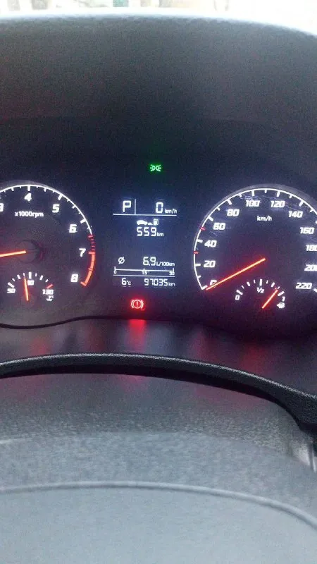 Продаю hyundai solaris (хюндай солярис), 2021 г. в.. пробег 97000 км, один владелец. ничего делать не нужно. полностью обслужена. акпп. катализатор отшит, прошита. без дтп, стекла + полностью родной. цена 1,570 млн. (небольшой торг) +7 949 367 8419 - фотография - 5