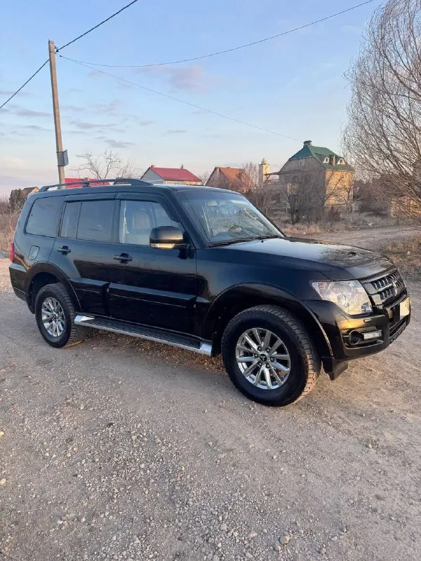 2014 г. (последний рестайлинг) продаётся mitsubishi pajero в максимальной комплектации с надёжным бензиновым двигателем 3.0 л и автоматической коробкой передач. автомобиль сочетает комфорт бизнес-класса и настоящие внедорожные возможности. основные преимущества: последний рестайлинг двигатель 3.0 бензин — проверенная надёжность полностью led-оптика, фары в тонированной бронеплёнке доработанная аудиосистема — качественный звук для ценителей кожаный салон идеальное техническое и внешнее состояние без дтп, кузов в родной геометрии 2 комплекта оригинальных дисков: зима / лето автомобиль ухоженный, вложений не требует. полностью готов к эксплуатации, все по регламенту, в оригинале. цена: 2 150 000 ₽ торг при осмотре авто. подробнее по телефону +79495683969 звоните, отвечу на все вопросы. 📲 tg: @alphamind777 - фотография - 2