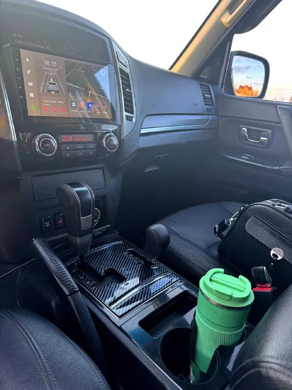 2014 г. (последний рестайлинг) продаётся mitsubishi pajero в максимальной комплектации с надёжным бензиновым двигателем 3.0 л и автоматической коробкой передач. автомобиль сочетает комфорт бизнес-класса и настоящие внедорожные возможности. основные преимущества: последний рестайлинг двигатель 3.0 бензин — проверенная надёжность полностью led-оптика, фары в тонированной бронеплёнке доработанная аудиосистема — качественный звук для ценителей кожаный салон идеальное техническое и внешнее состояние без дтп, кузов в родной геометрии 2 комплекта оригинальных дисков: зима / лето автомобиль ухоженный, вложений не требует. полностью готов к эксплуатации, все по регламенту, в оригинале. цена: 2 150 000 ₽ торг при осмотре авто. подробнее по телефону +79495683969 звоните, отвечу на все вопросы. 📲 tg: @alphamind777 - фотография - 5