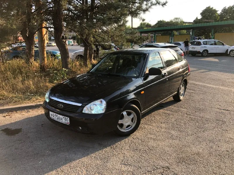 Продаётся lada priora купленная у официального дилера и до сих пор в одних руках❗️ пробег: 95126 км. -не окрашен не один элемент -т. о.проходилось с опережением регламента. -есть сервисная книжка. комплектация •двигатель 1,6 •подушка безопасности •электро стеклоподъемники (передние) •электро регулировка зеркал •ксеноновые фары •противотуманки (перед, зад) •гидроусилитель руля •подогрев зеркал и заднего стекла •бортовой компьютер всё работает!!! 500000₽ и торг! телефон: +79613022912. +79493015603 - фотография - 3