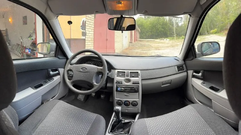 Продаётся lada priora купленная у официального дилера и до сих пор в одних руках❗️ пробег: 95126 км. -не окрашен не один элемент -т. о.проходилось с опережением регламента. -есть сервисная книжка. комплектация •двигатель 1,6 •подушка безопасности •электро стеклоподъемники (передние) •электро регулировка зеркал •ксеноновые фары •противотуманки (перед, зад) •гидроусилитель руля •подогрев зеркал и заднего стекла •бортовой компьютер всё работает!!! 500000₽ и торг! телефон: +79613022912. +79493015603 - фотография - 7