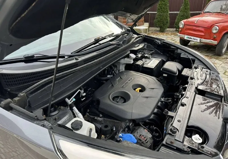 К вашему вниманию hyundai ix35 2014 года мотор 2.0 бензин пробег 185 тыс родного в идеальном состоянии как по кузову так и технически мотор работает отдично тихо без посторонних шумов коробка работает как нужно переключает плавно не пинает не задерживает все в идеале автомобиль в родном окрасе 1-косметический окрас без дтп! одно притертость было в паркинге крашена одна дверь вторичка!!! все стекла родные кроме лобового поменяли камушек попал была трещина мешала обзору … в этом автомобиле есть все для комфортной езды. юридически чистый автомобиль!!! продажа по договору купли-продажи или через мрэо!!!! комплектация -датчик света: -датчик дождя: -круиз контроль: -доводчики стёкол: -подогревы всех сидений: -помощь при спуске: -адаптивные фары: -парктроники: -4 стекло подъёмника: -электро зеркала: -подогрев зеркал заднего вида: -бортовой компьютер: цена 1 390 000 тел +79495095858 тел +79895435743 тел-ватс. 📲 tg: н 📲 tg: николай н а 📞 звоните: +7(949)5095858 - фотография - 10