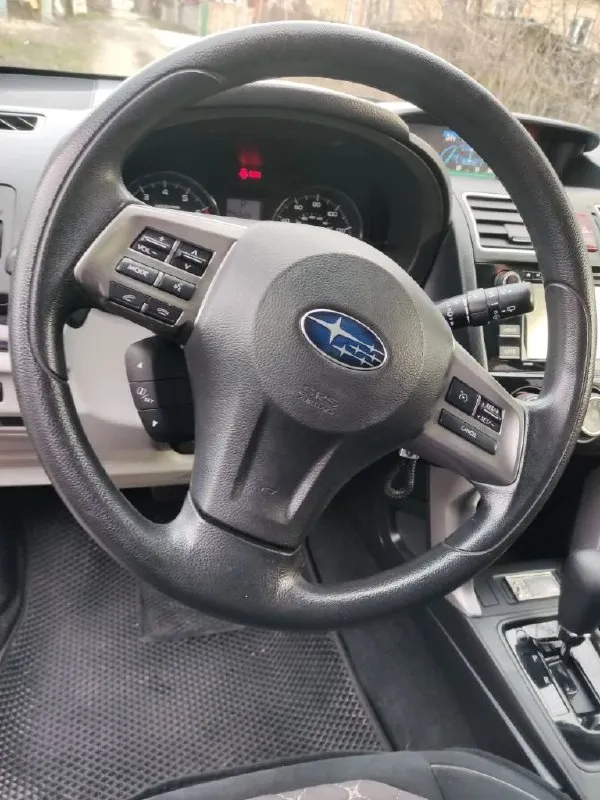 Продам subaru forester. объем 2.5 двигатель атмосферник ( 170л. сил), полный привод рестайлинг 2015 г. по америке. коробка вариатор, пробег 110 миль/ 160 тыс. км. авто владею с 2023 года, в ноябре заменил тормозные колодки и масло в двигателе. достойное состояние всего автомобиля. летняя резина в комплекте. цена 1,8 млн руб. телефон +79493754315 📞 звоните: +7(949)3754315 - фотография - 6