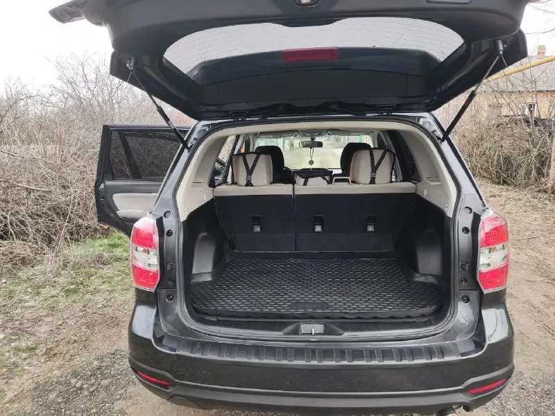 Продам subaru forester. объем 2.5 двигатель атмосферник ( 170л. сил), полный привод рестайлинг 2015 г. по америке. коробка вариатор, пробег 110 миль/ 160 тыс. км. авто владею с 2023 года, в ноябре заменил тормозные колодки и масло в двигателе. достойное состояние всего автомобиля. летняя резина в комплекте. цена 1,8 млн руб. телефон +79493754315 📞 звоните: +7(949)3754315 - фотография - 8