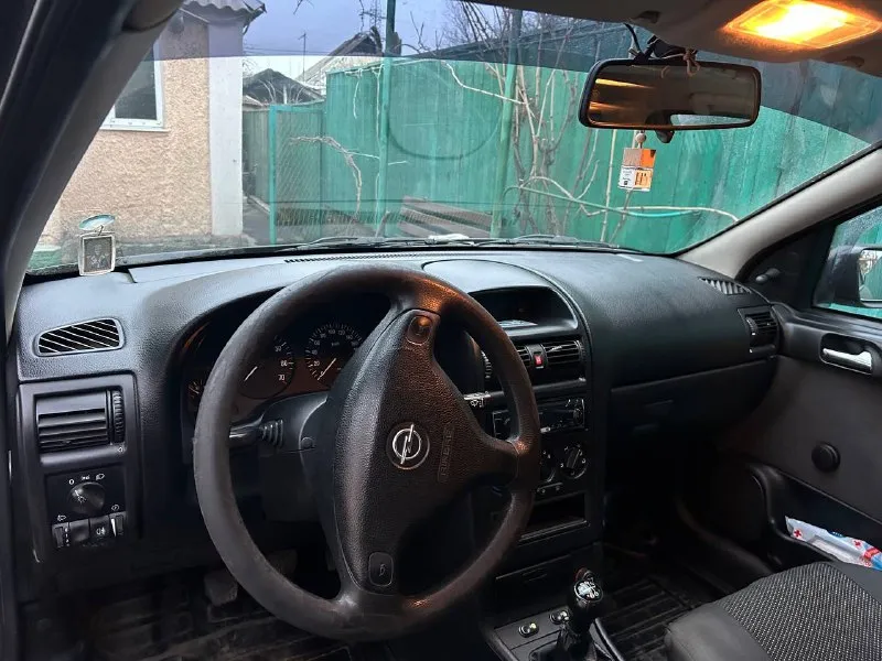 Продам opel astra classic 2006 года. пробег 17500. машина с салона в 1 семье, гаражного хранения, своевременного обслуживания. авто в отличном состоянии без гнили и ржавчины. все вопросы по телефону. отдаю вместе с зимней резиной на штампах. торг у капота. цена: 500000 макеевка +79493889340 📞 звоните: +7(949)3889340 - фотография - 3