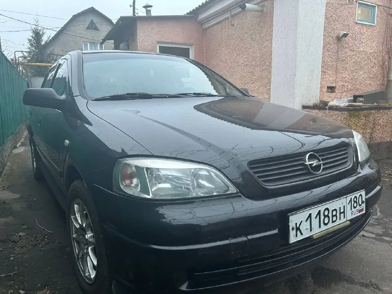 Продам opel astra classic 2006 года. пробег 17500. машина с салона в 1 семье, гаражного хранения, своевременного обслуживания. авто в отличном состоянии без гнили и ржавчины. все вопросы по телефону. отдаю вместе с зимней резиной на штампах. торг у капота. цена: 500000 макеевка +79493889340 📞 звоните: +7(949)3889340 - фотография - 4