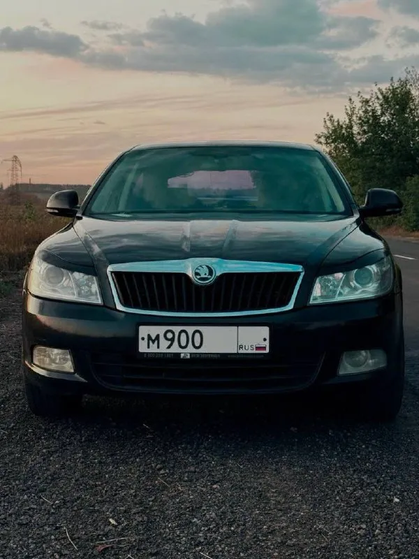 Продаю бодрый и быстрый автомобиль skoda октавия 1.8 турбо (160 л. с.) 2009г, в хорошем состоянии. своевременно обслуживал, денег не жалел, при мне много чего было поменяно. зеленая автотека, штрафов, запретов нет. авто не прошивалось. хорошая комплектация: салон кожа, двухзонный климат контроль, круиз контроль, 4 эсп, датчик дождя/света, складывание зеркал, обогрев зеркал, парктроники, холодильник в бардачке, хорошая мультимедиа teyes cc3l, отличные кубические светодиодные led фары проекционного типа, в круг зашумлена, хорошая музыка, салон кожаный. поставил липучки, откатал сезон. пробег родной 207.000 если что то интересует, звоните или пишите, расскажу. г. донецк обмен не предлагать. цена 700 т. р +79498182909 тг a_sanchik 📲 tg: @a_sanchik1 📞 звоните: +7(949)8182909 - фотография - 3
