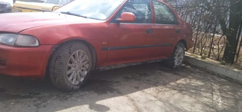 Срочно продам в донецке!!! honda цивик 5 поколения 1992 г. машина на ходу, сел и поехал. стекло подъёмник и люк на крыше электрический всё работает, дно целое полу ацынкованное, было газовое оборудование его убрали остался в багажнике балон таблетка и проводка под капотом, я хозяин, но есть ограничения в продаже. есть небольшие проблемы (сделать развал схождения, после замены стоек и ходовой), свет слабоват я бы ксеноны поставил. цена 190 000 рублей, торг у капота. тел: +79493114657. 📞 звоните: +7(949)3114657 - фотография - 2