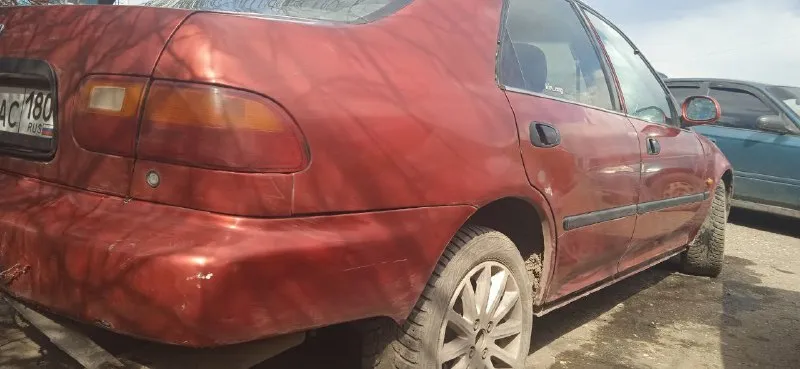 Срочно продам в донецке!!! honda цивик 5 поколения 1992 г. машина на ходу, сел и поехал. стекло подъёмник и люк на крыше электрический всё работает, дно целое полу ацынкованное, было газовое оборудование его убрали остался в багажнике балон таблетка и проводка под капотом, я хозяин, но есть ограничения в продаже. есть небольшие проблемы (сделать развал схождения, после замены стоек и ходовой), свет слабоват я бы ксеноны поставил. цена 190 000 рублей, торг у капота. тел: +79493114657. 📞 звоните: +7(949)3114657 - фотография - 4